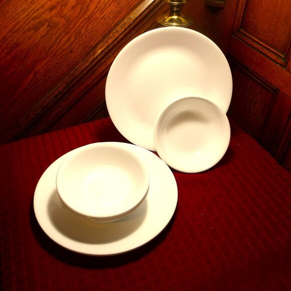 *** CORELLE *** 8 Pcs.  (4 Dinner Plates) (4 Soup/Cereal Bowls) - Picture 1 of 1